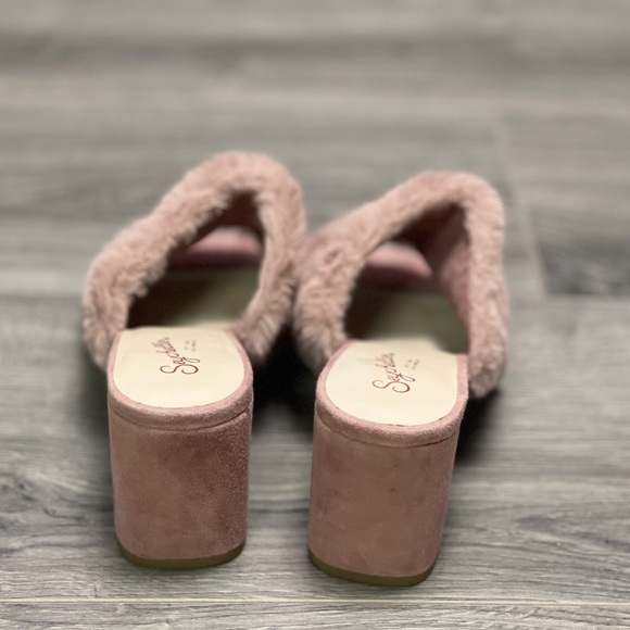 Anthropologie Seychelles Nobody Else Faux Fur Heels - Picture 2 of 8